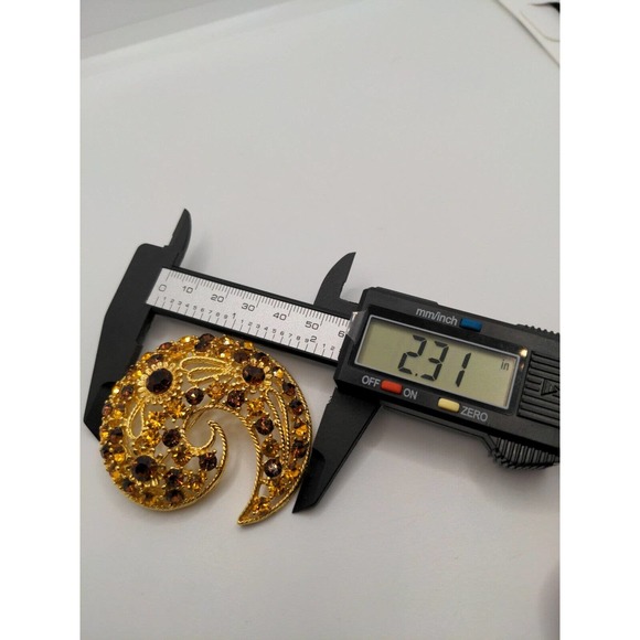 Vintage MJENT Gold Tone Brooch With Brown And Gold Crystal Crescent Circle Shape - Picture 13 of 13